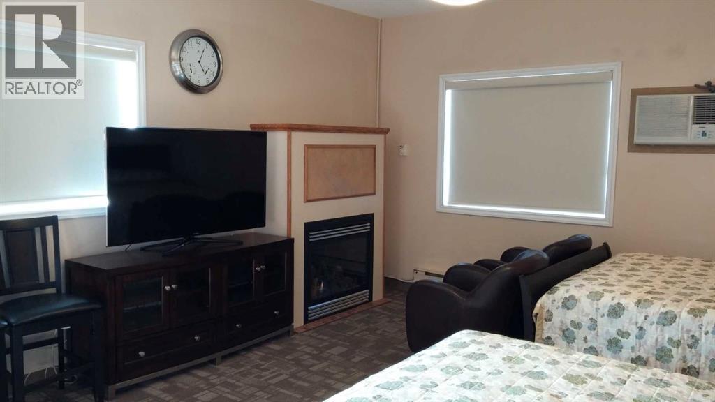 4417 50 Avenue - photo 3