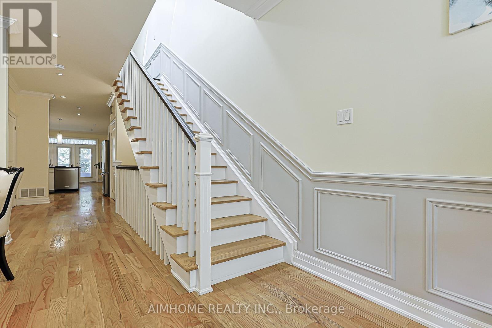 386 JONES AVENUE W - 15