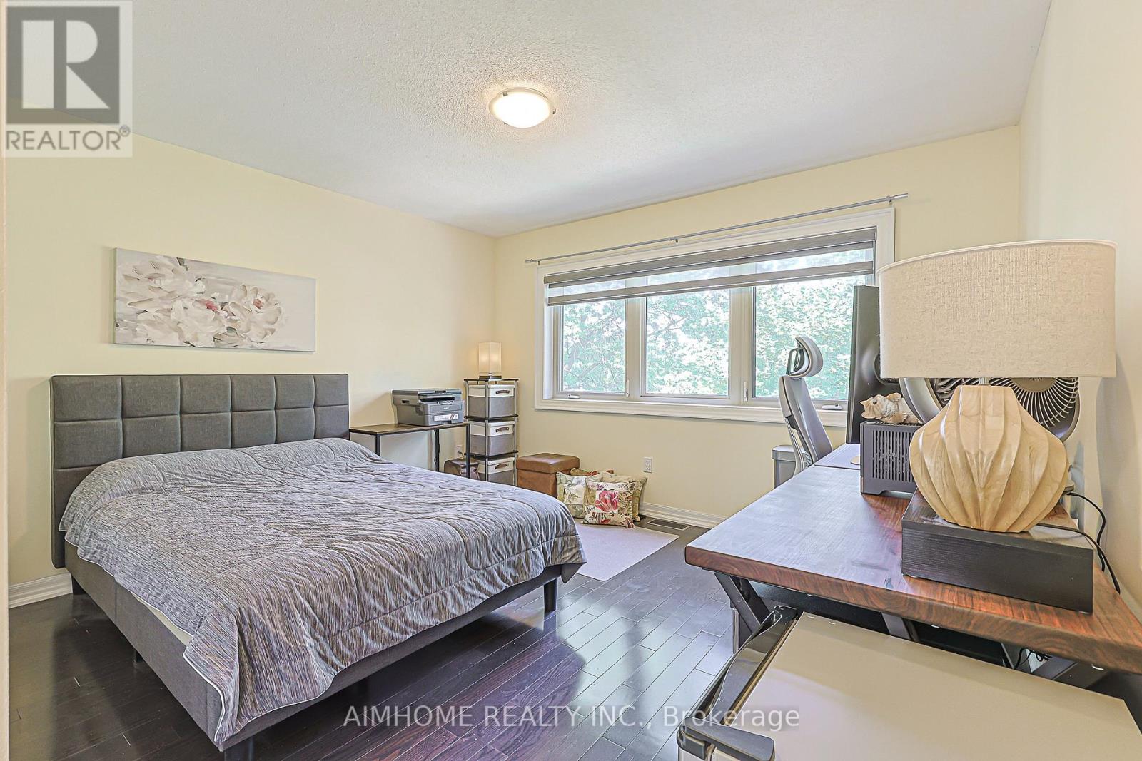 386 JONES AVENUE W - 20