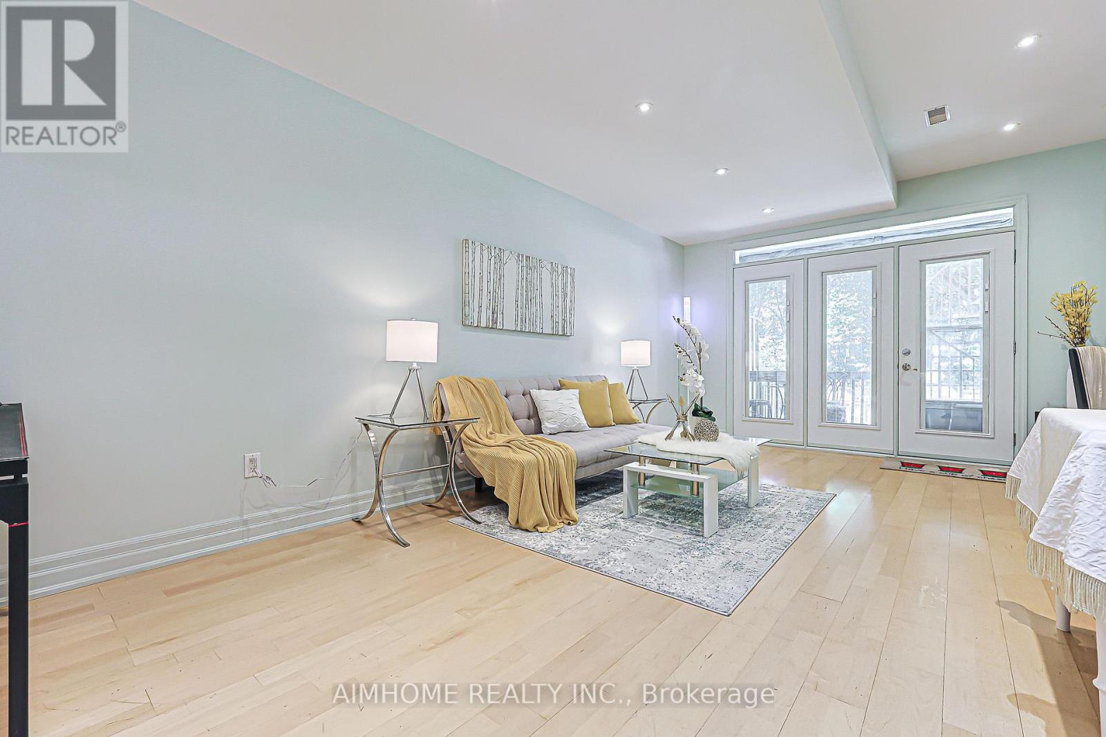 386 JONES AVENUE W - 33