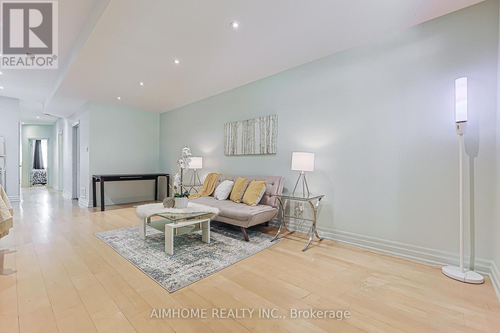 386 JONES AVENUE W - 35