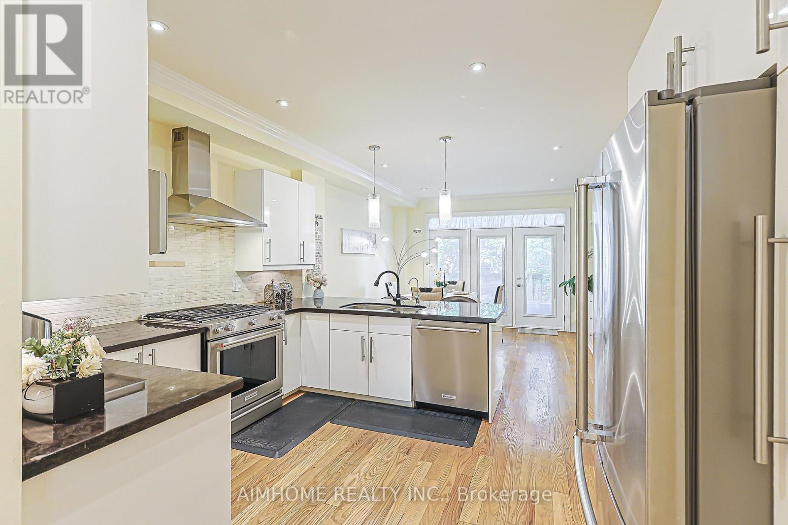 386 JONES AVENUE W - 4
