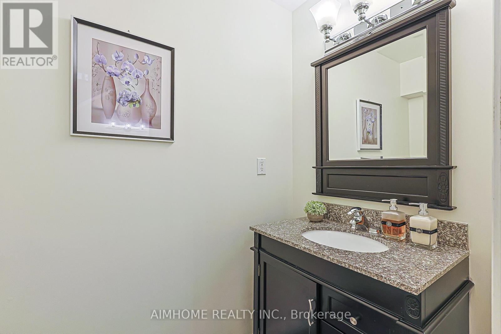 386 JONES AVENUE W - 5