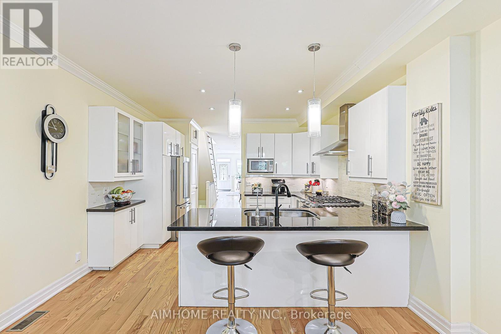 386 JONES AVENUE W - 7