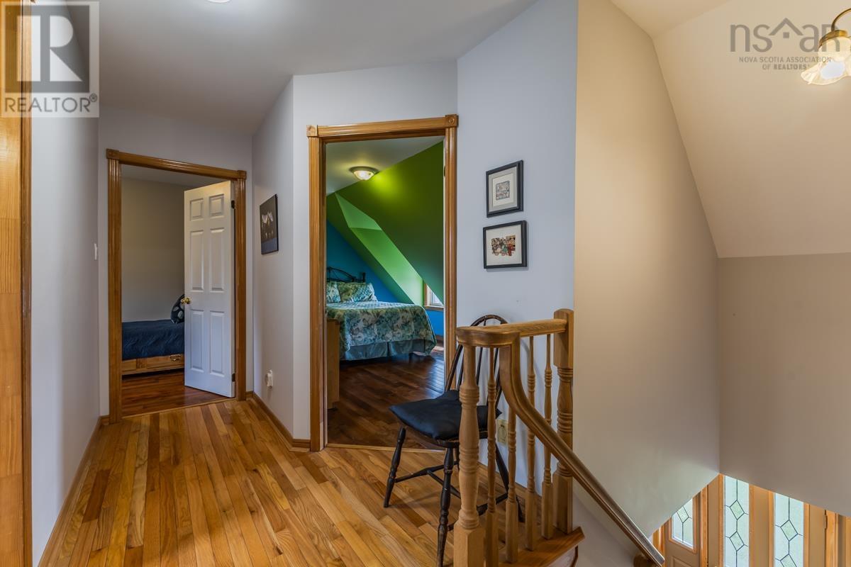 53 MEADOWLAND Avenue - 22