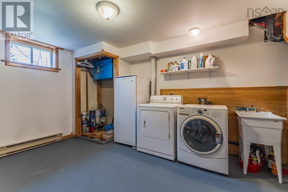 53 MEADOWLAND Avenue - 35