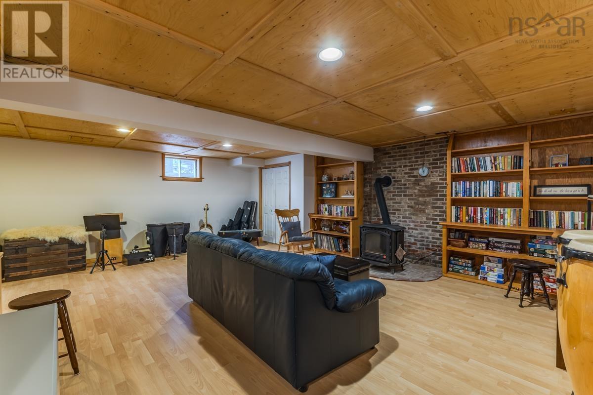 53 MEADOWLAND Avenue - 30