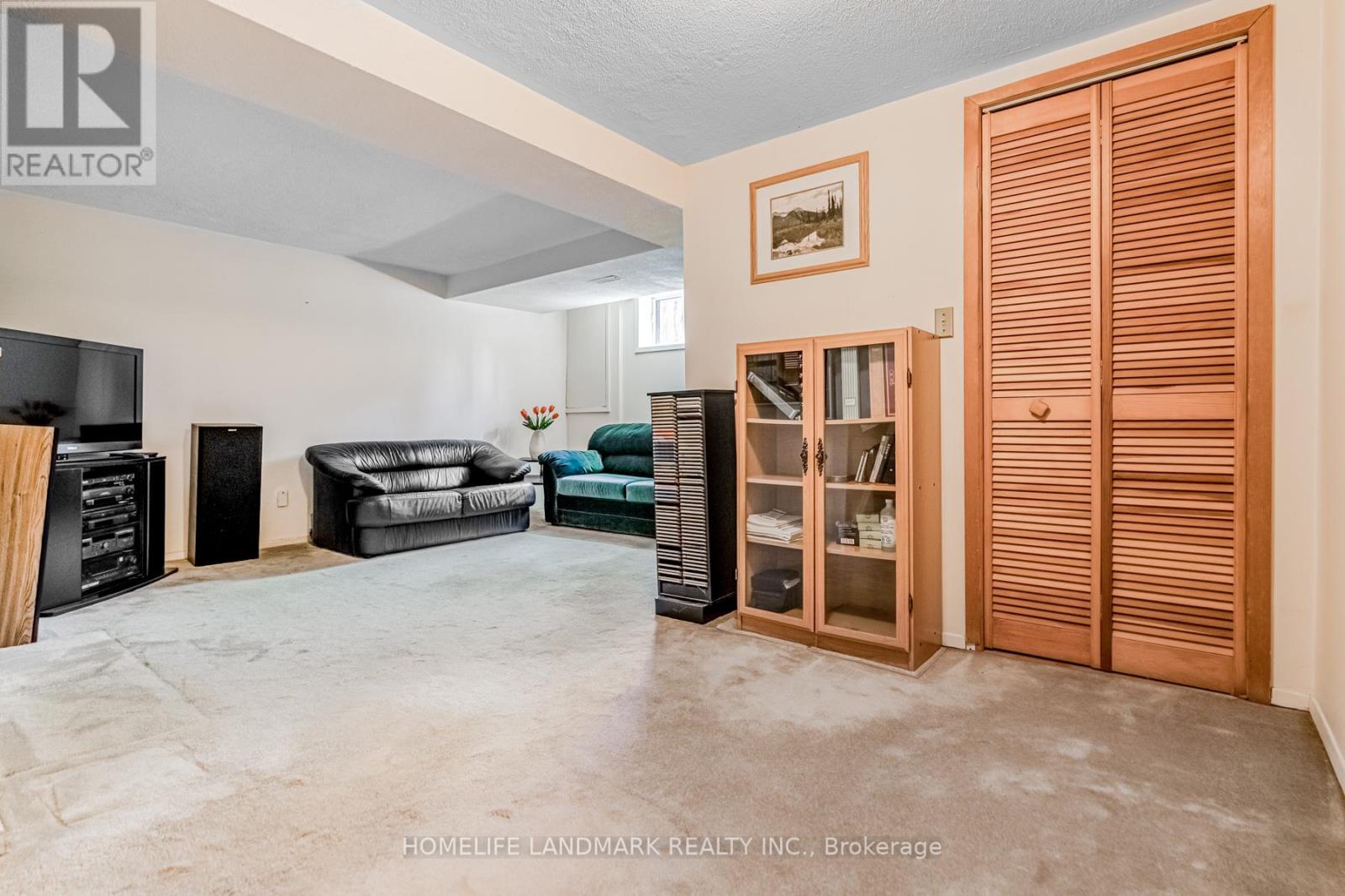 #57 4165 FIELDGATE DRIVE - 26