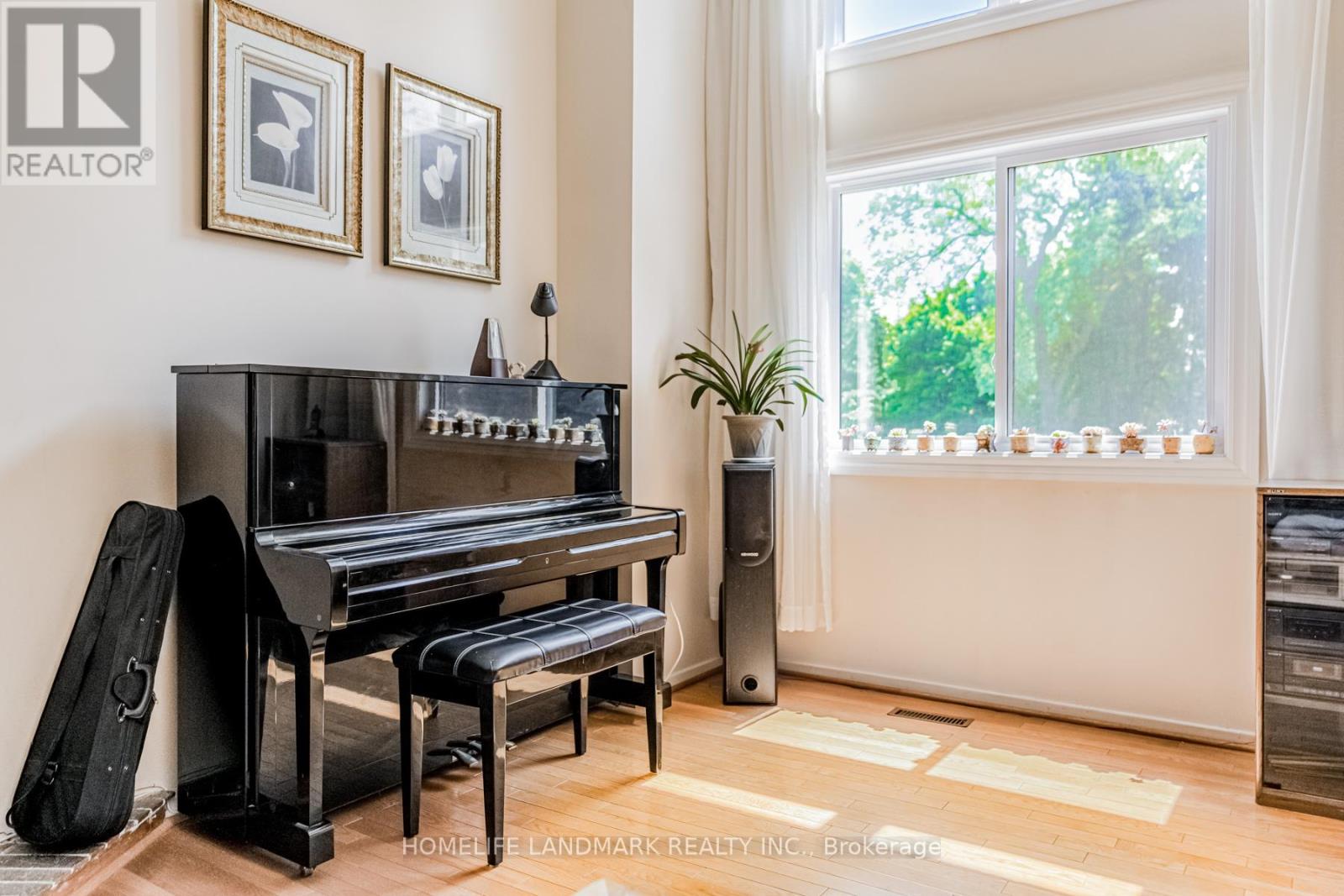 #57 4165 FIELDGATE DRIVE - 8