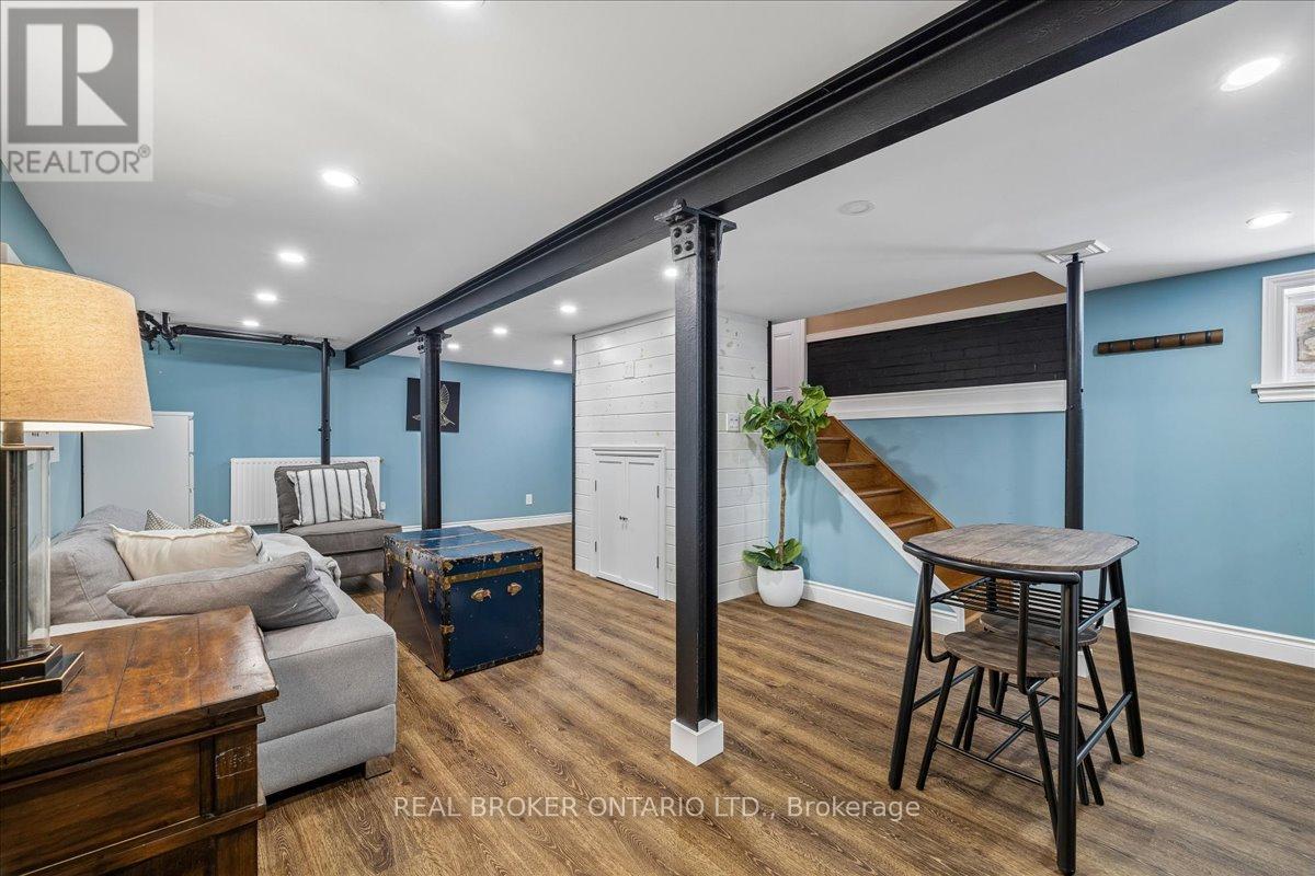 25 OTTAWA STREET S - 28