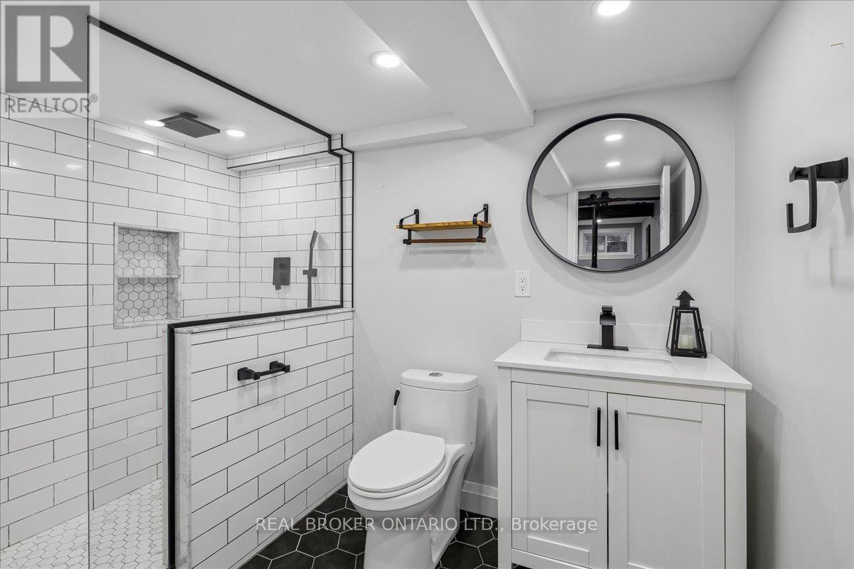 25 OTTAWA STREET S - 32