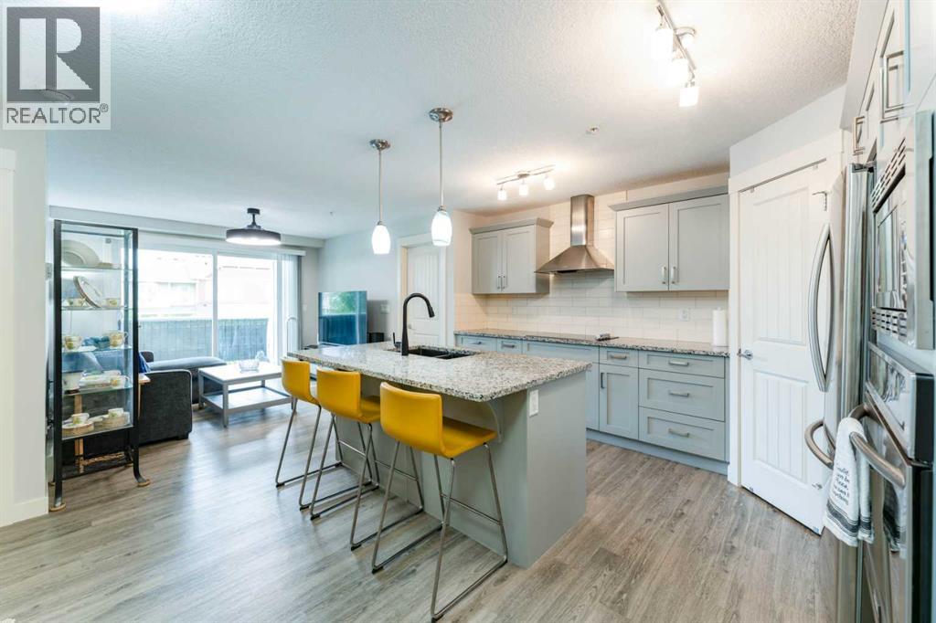 Smart layout, with  each bedroom and bathroom on oposite sites of main area