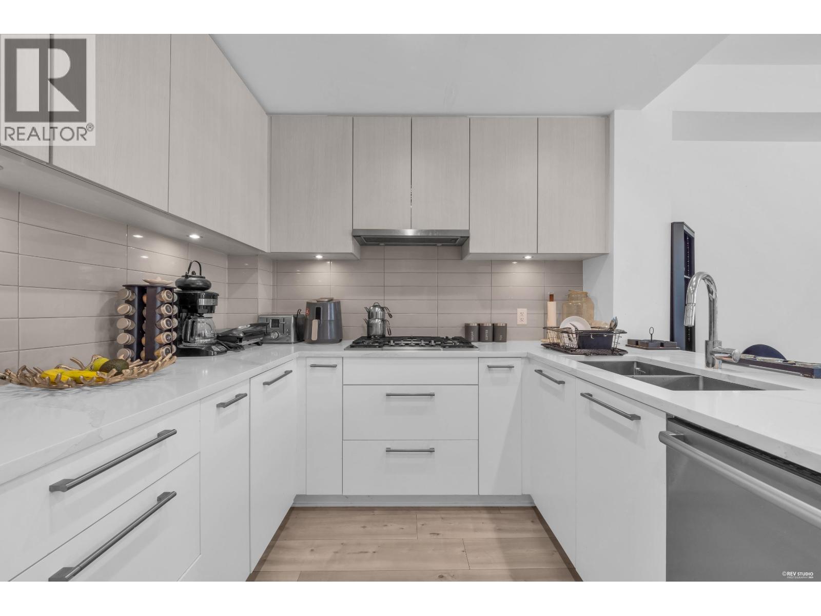 120 2035 GLENAIRE DRIVE, North Vancouver