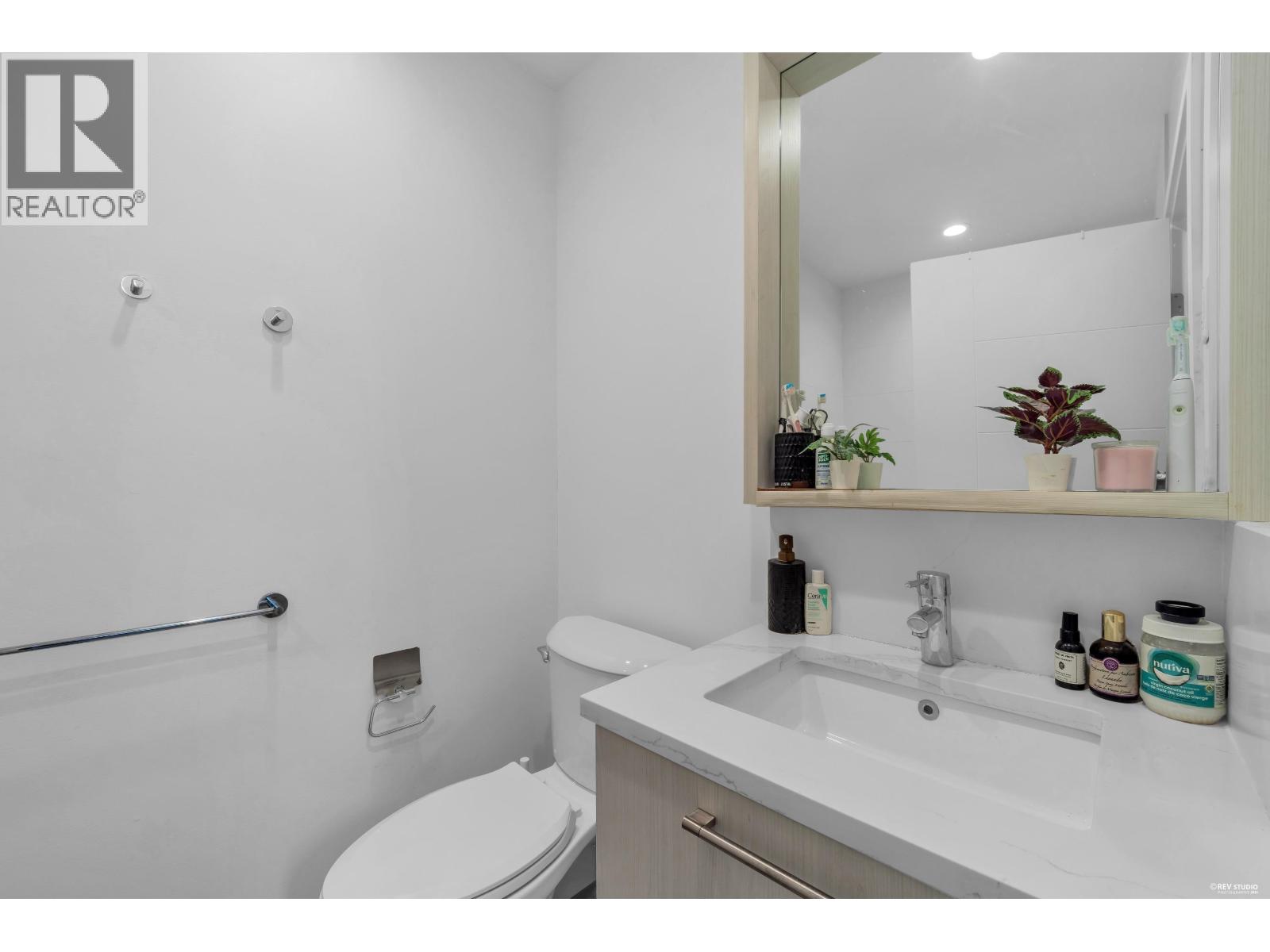 120 2035 GLENAIRE DRIVE, North Vancouver
