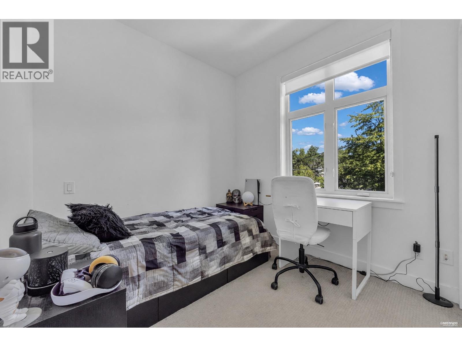 120 2035 GLENAIRE DRIVE, North Vancouver