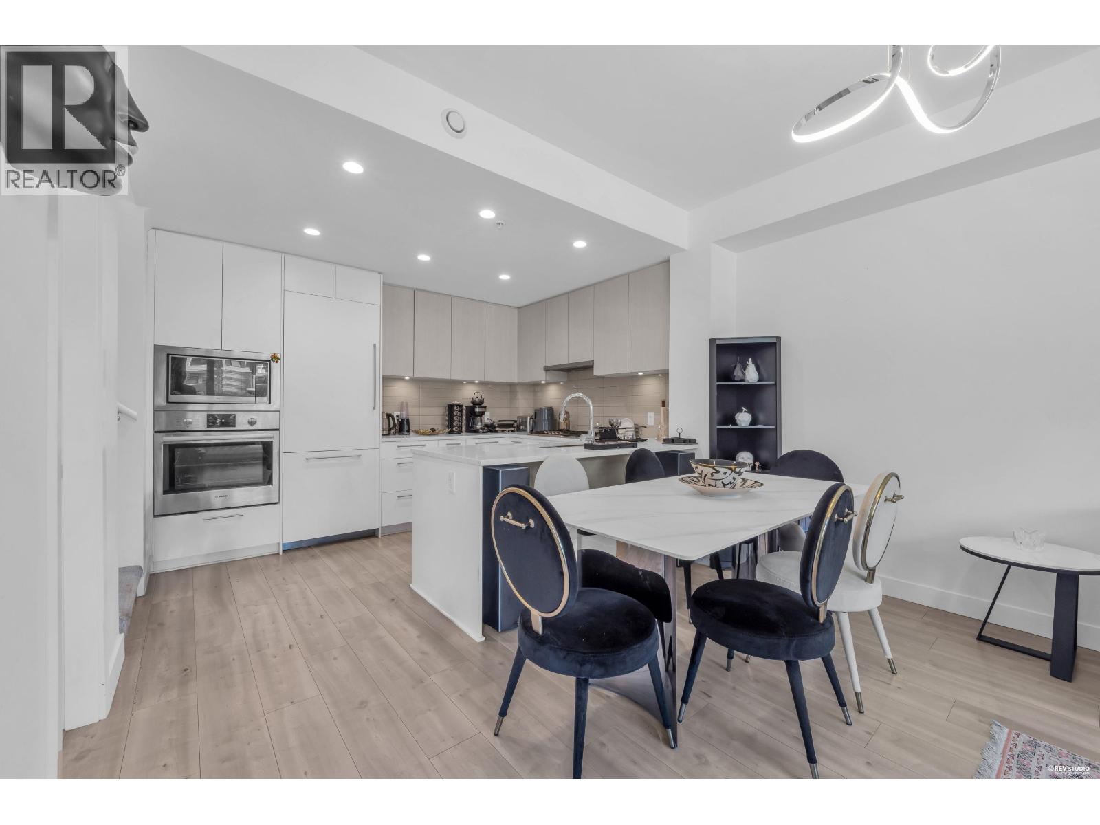 120 2035 GLENAIRE DRIVE, North Vancouver