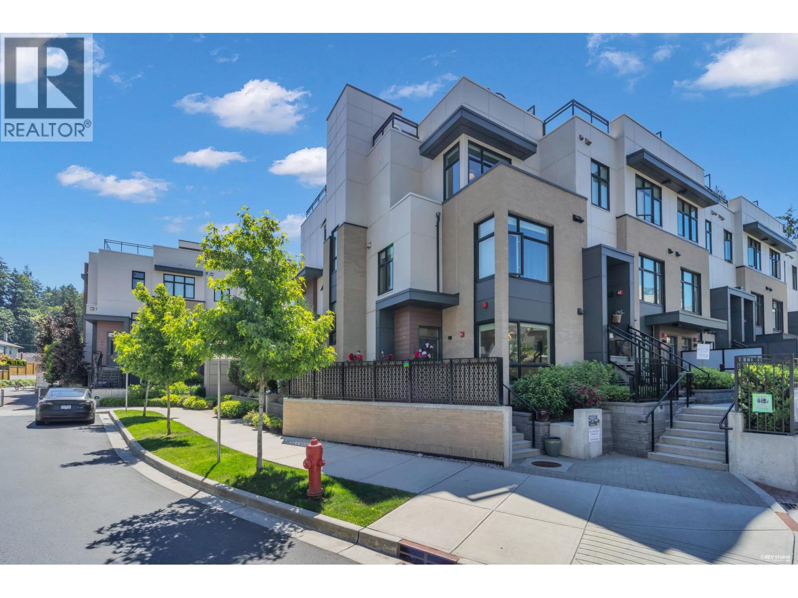 120 2035 GLENAIRE DRIVE, North Vancouver