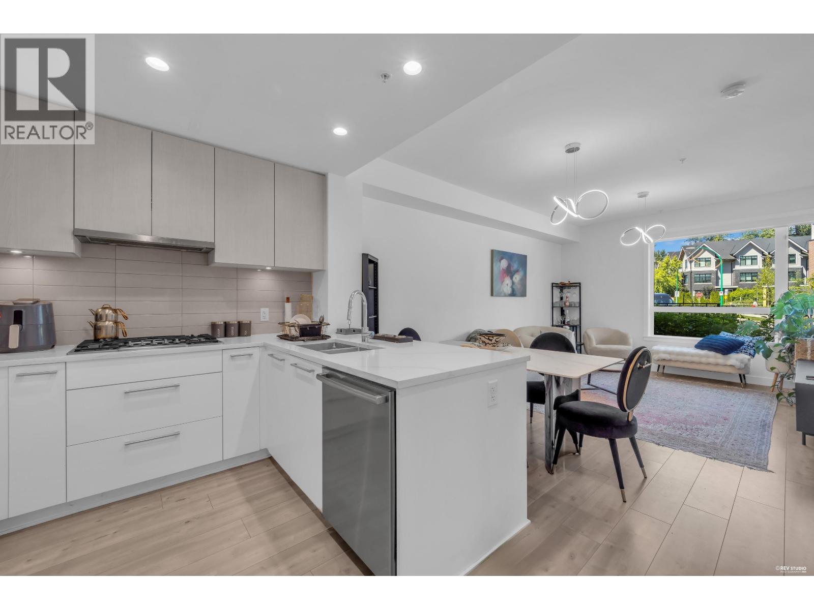 120 2035 GLENAIRE DRIVE, North Vancouver