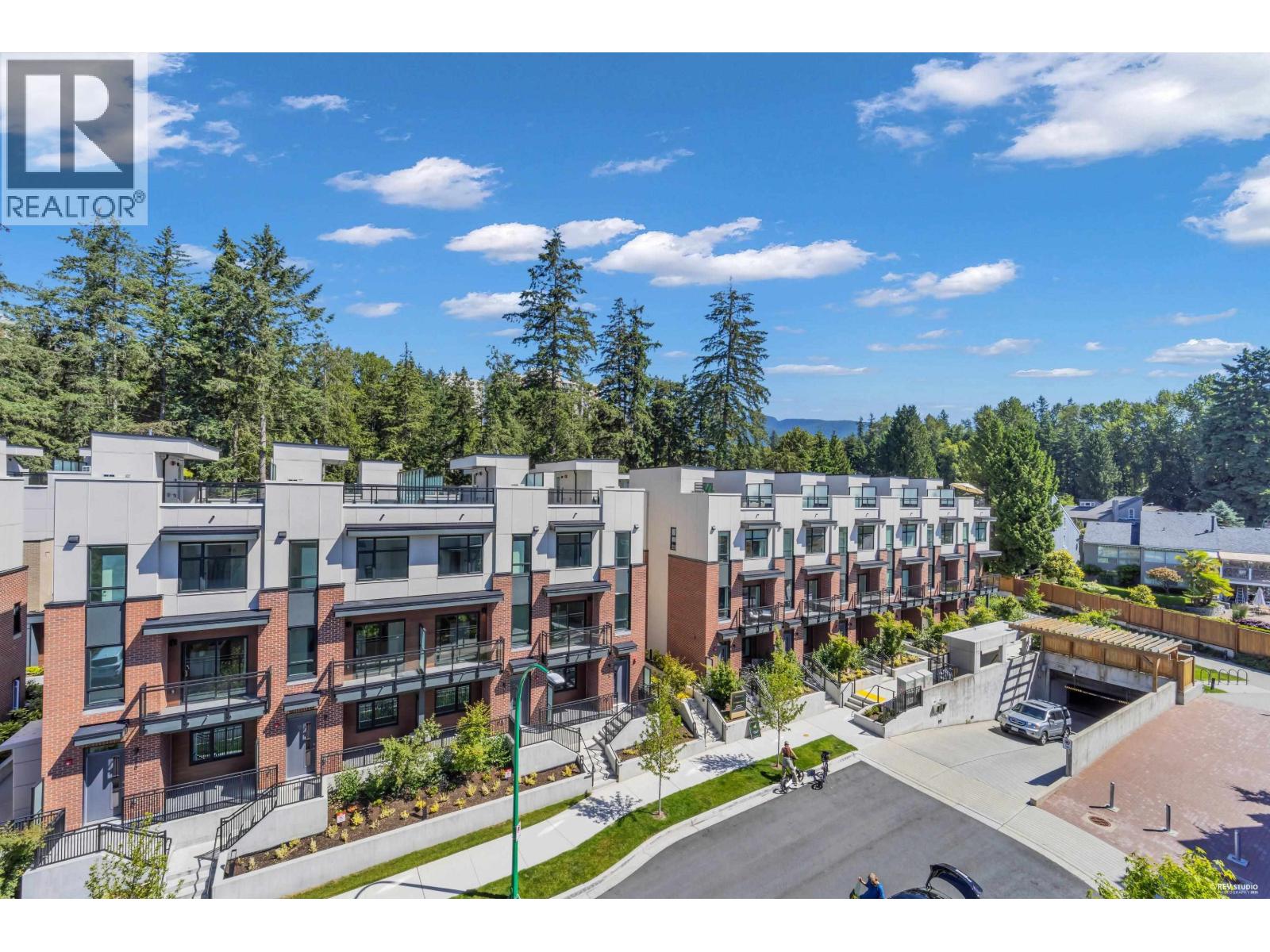 120 2035 GLENAIRE DRIVE, North Vancouver