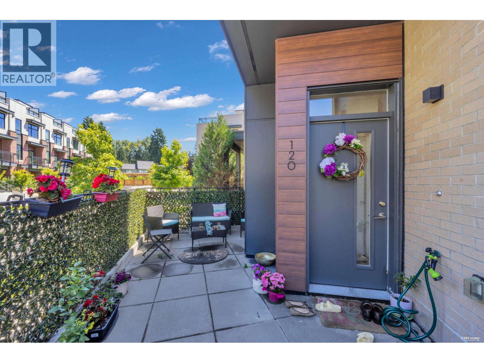 120 2035 GLENAIRE DRIVE, North Vancouver