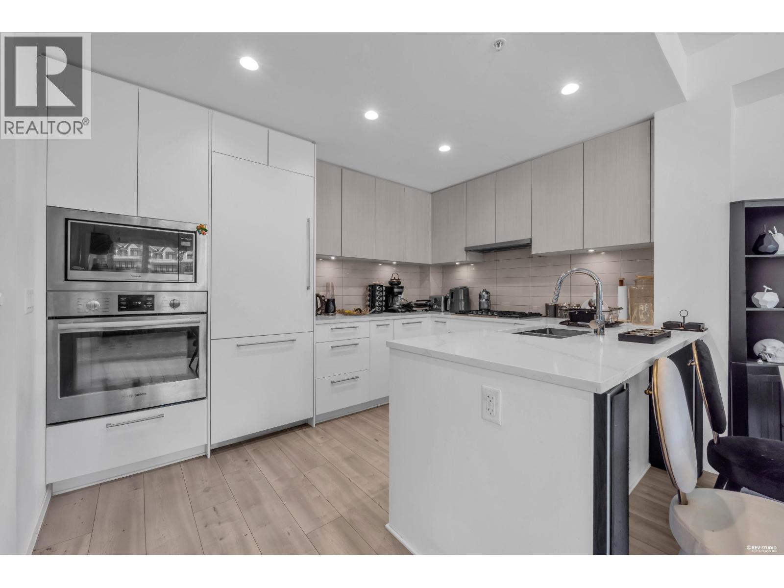 120 2035 GLENAIRE DRIVE, North Vancouver