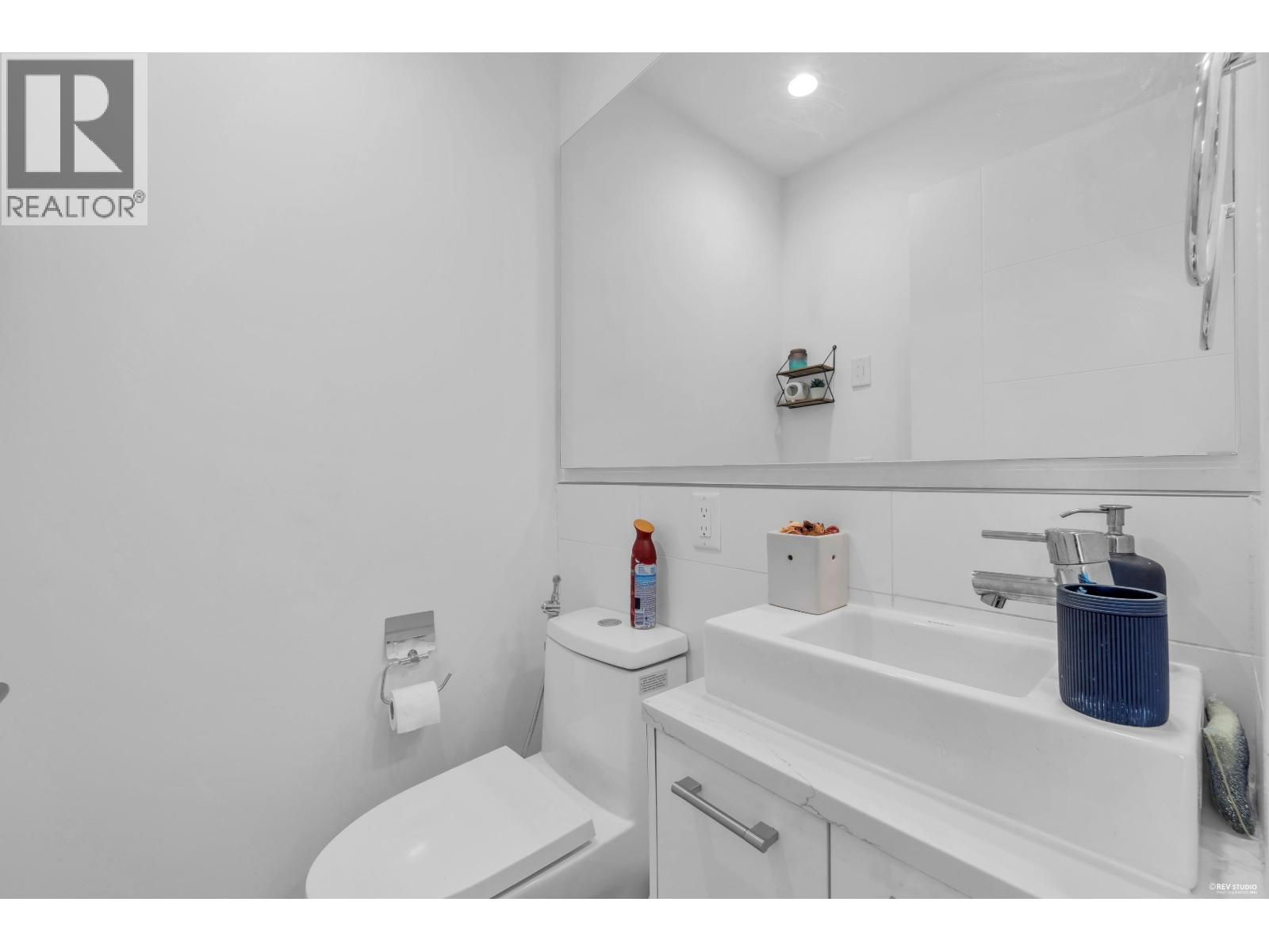 120 2035 GLENAIRE DRIVE, North Vancouver