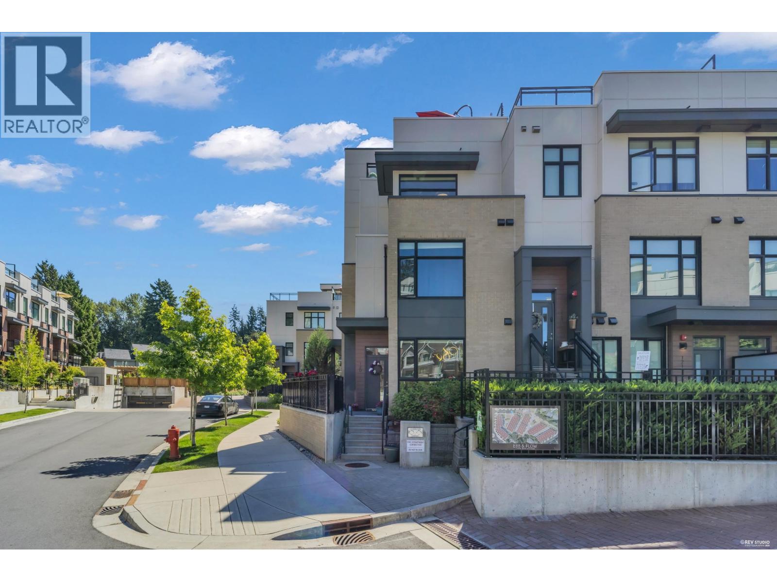 120 2035 GLENAIRE DRIVE, North Vancouver