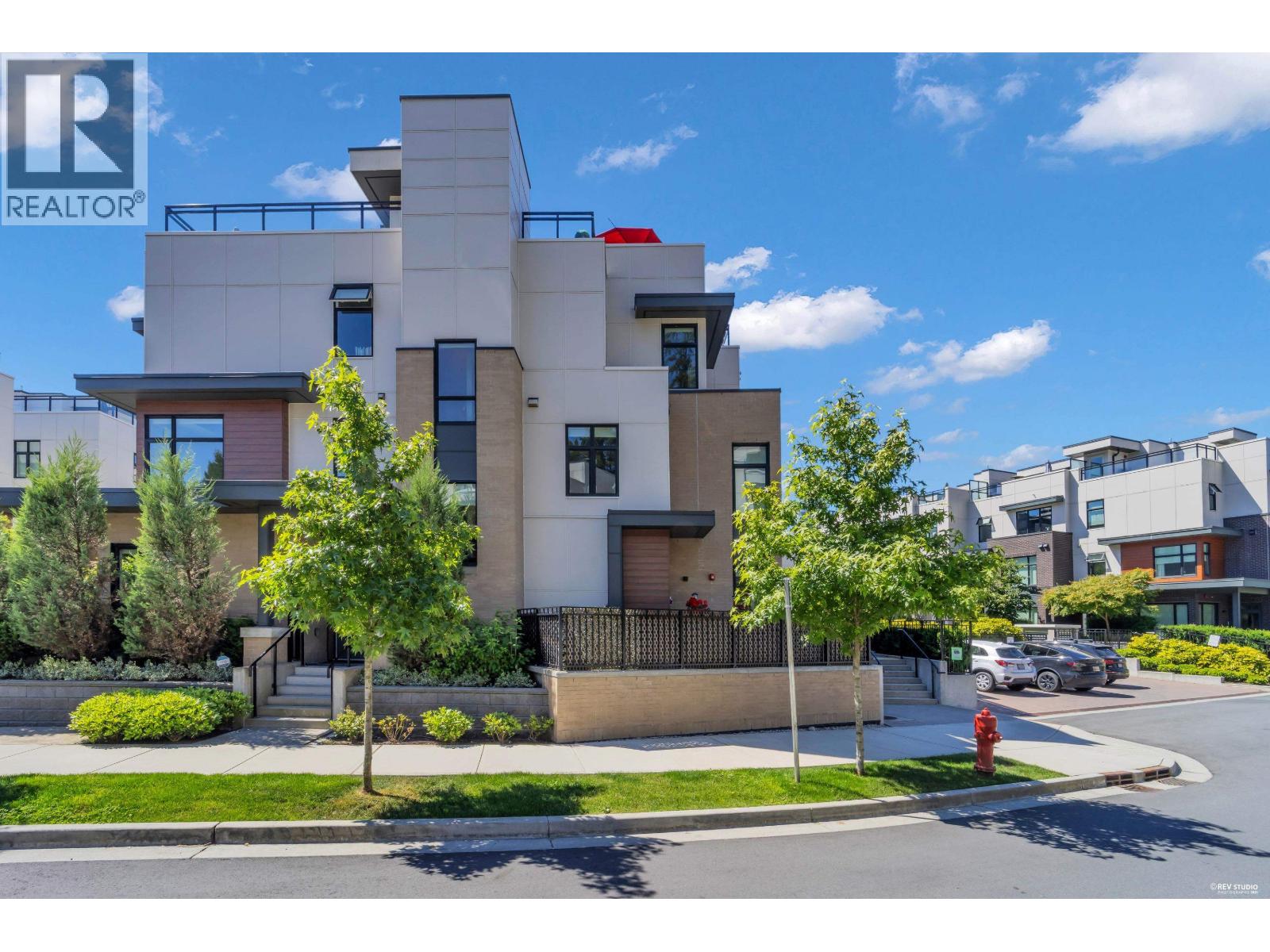120 2035 GLENAIRE DRIVE, North Vancouver