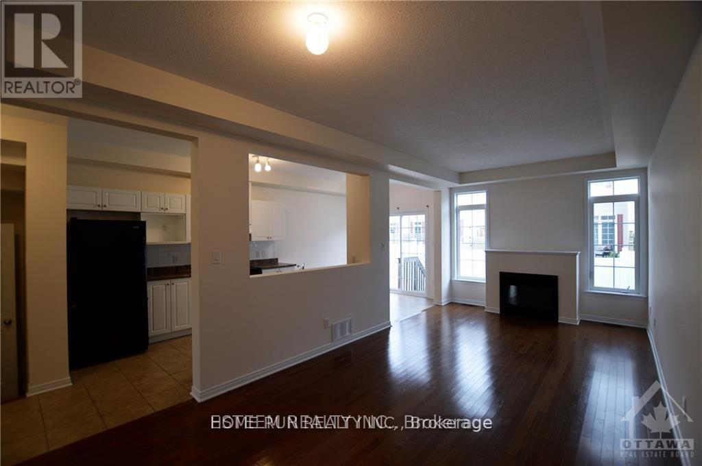 567 ASHBOURNE CRESCENT - 4