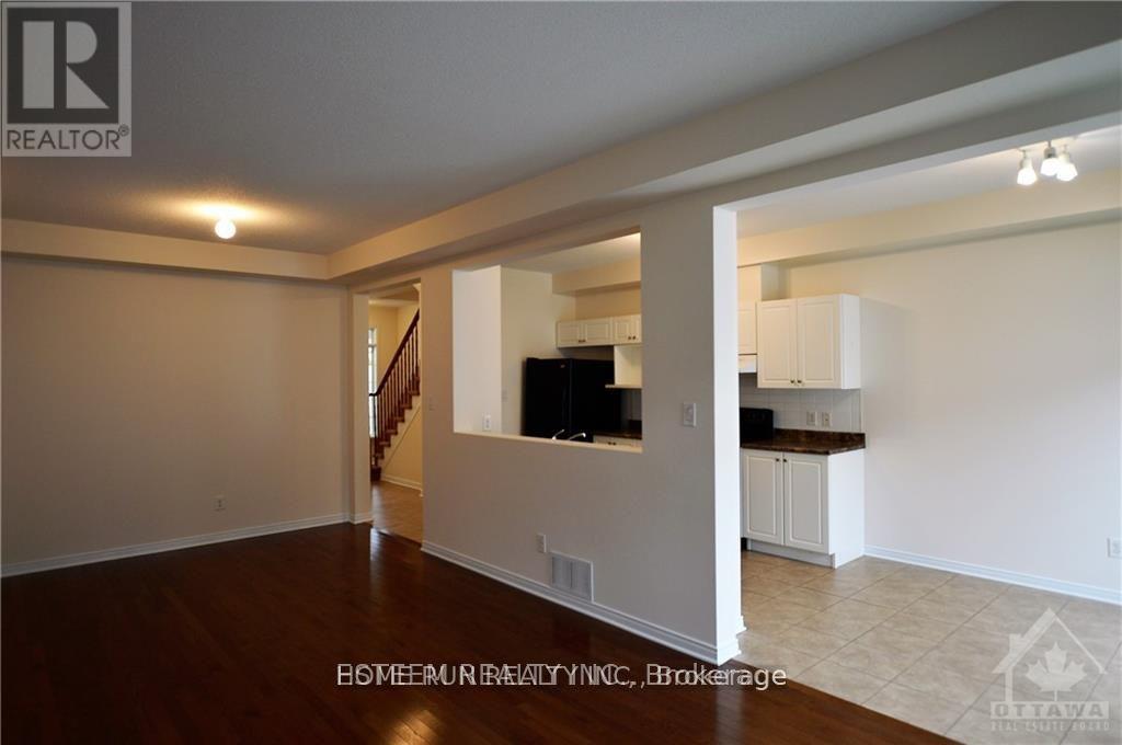 567 ASHBOURNE CRESCENT - 6
