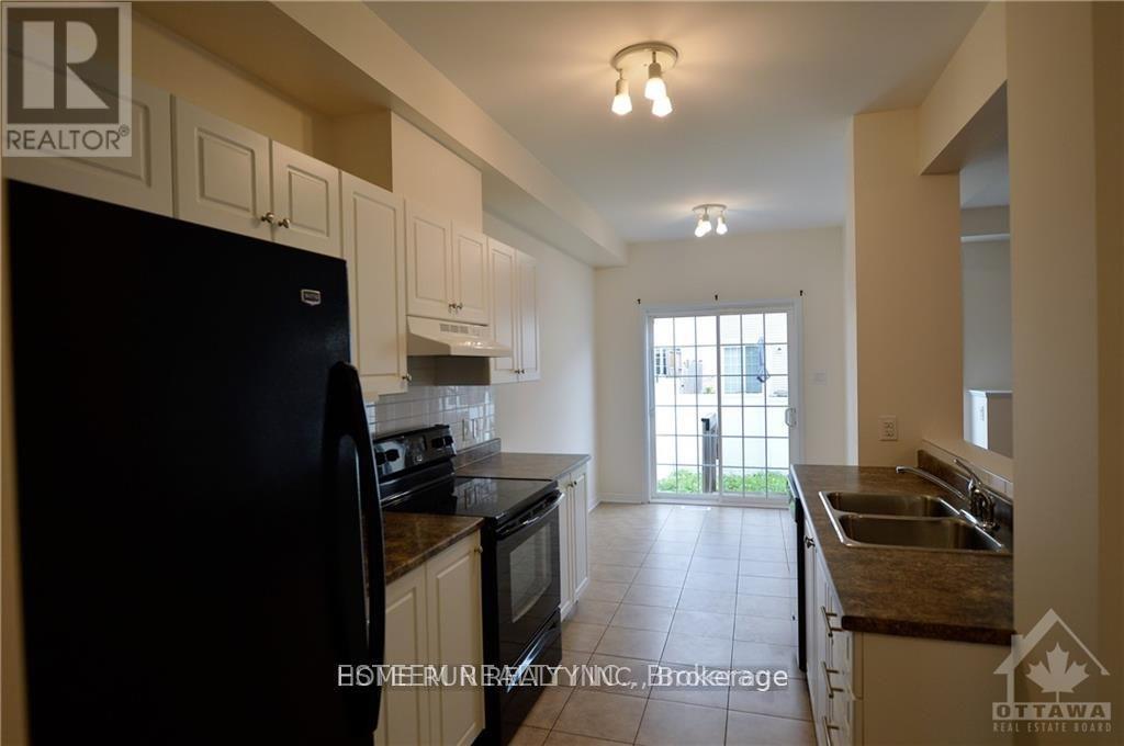 567 ASHBOURNE CRESCENT - 7