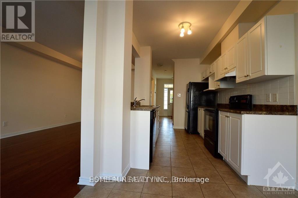 567 ASHBOURNE CRESCENT - 9
