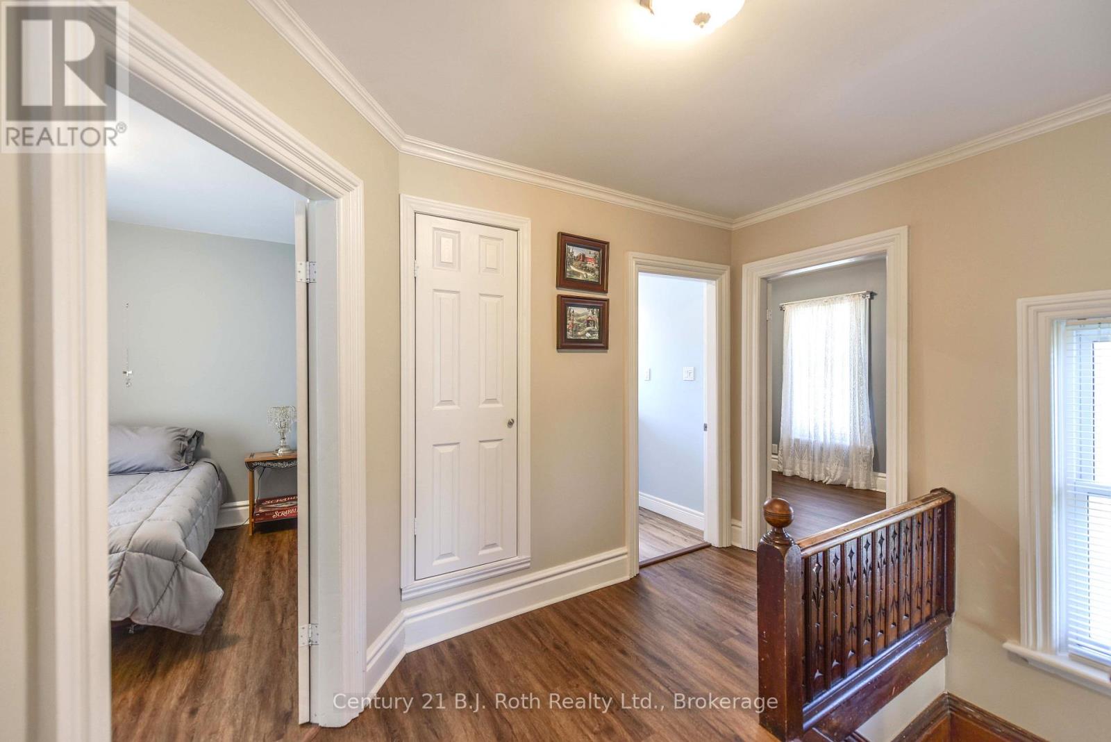 33 SUSSEX STREET S - 33
