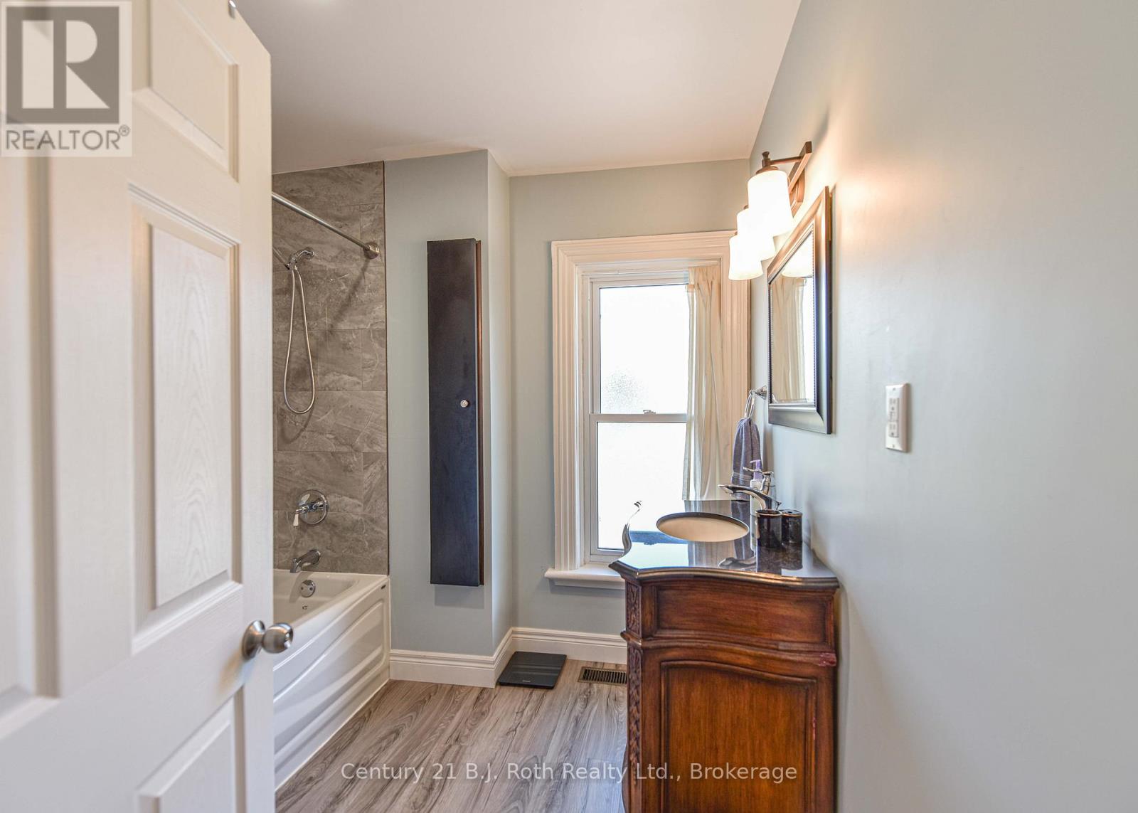 33 SUSSEX STREET S - 37