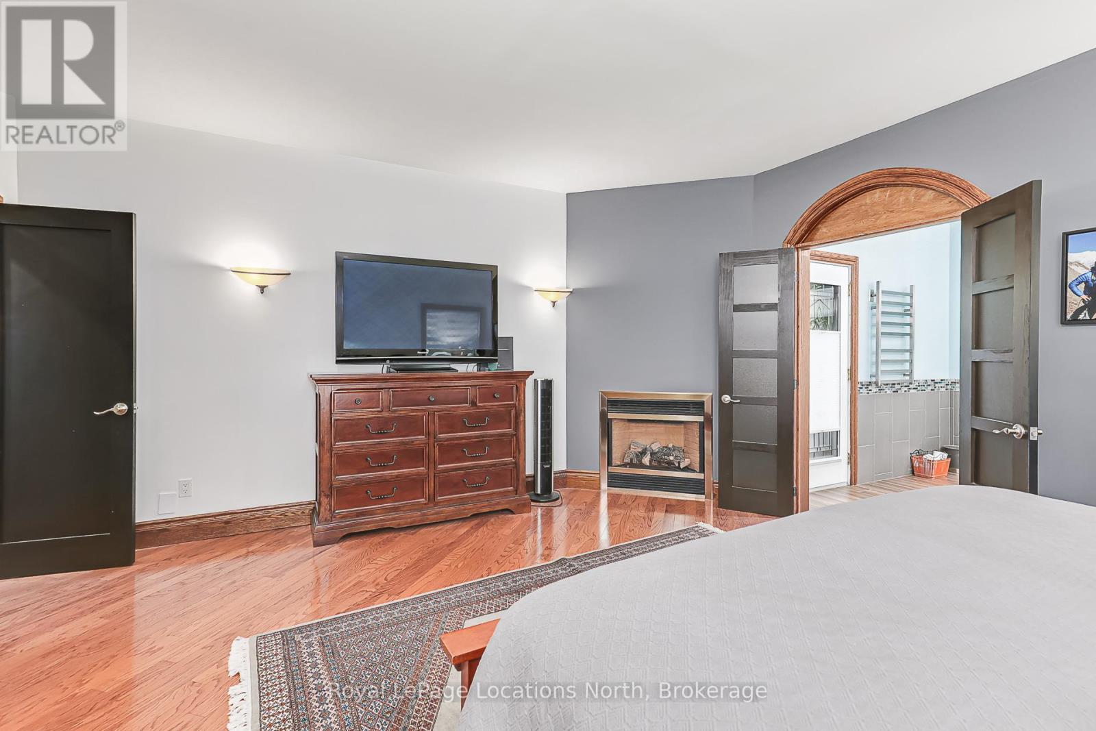44 BLACKBURN AVENUE - 12