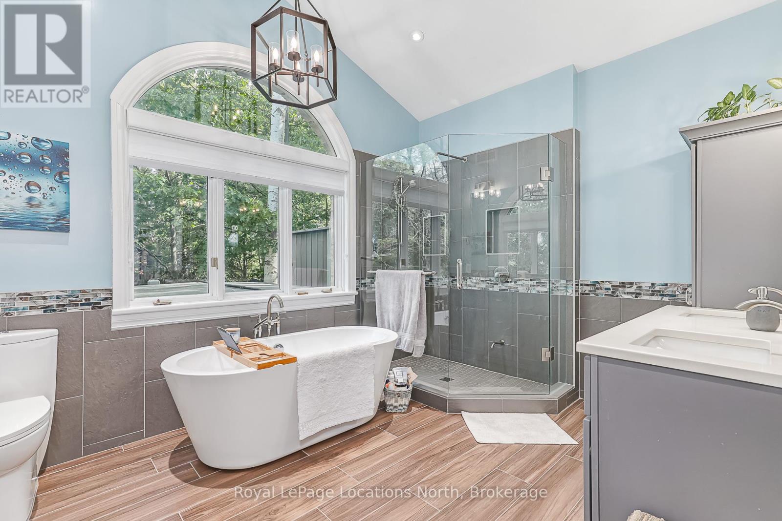 44 BLACKBURN AVENUE - 13