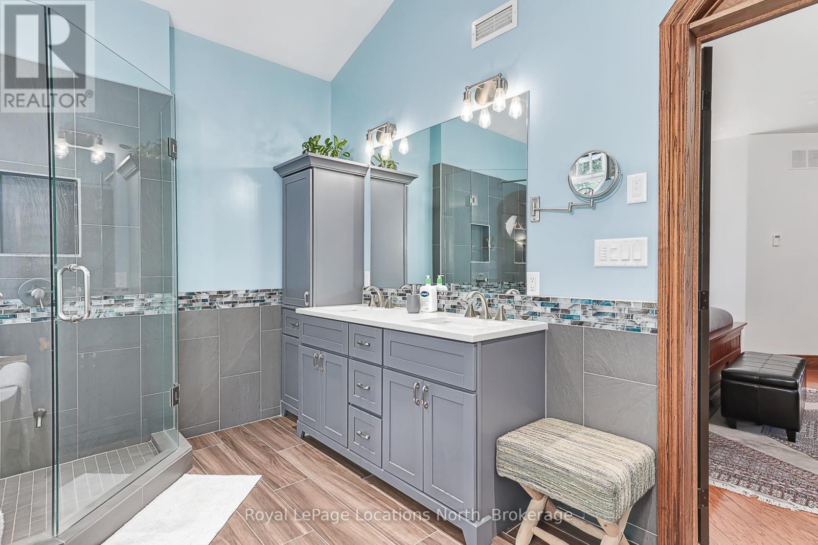 44 BLACKBURN AVENUE - 14