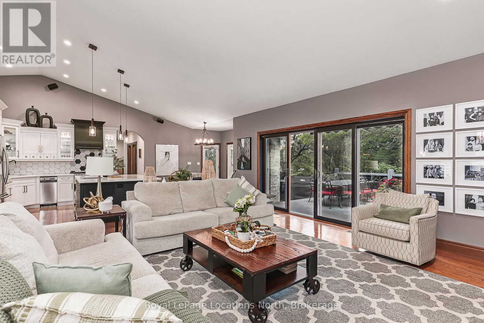 44 BLACKBURN AVENUE - 15