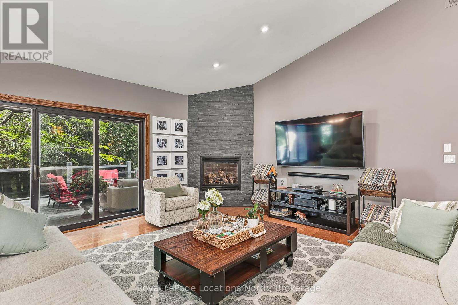 44 BLACKBURN AVENUE - 16