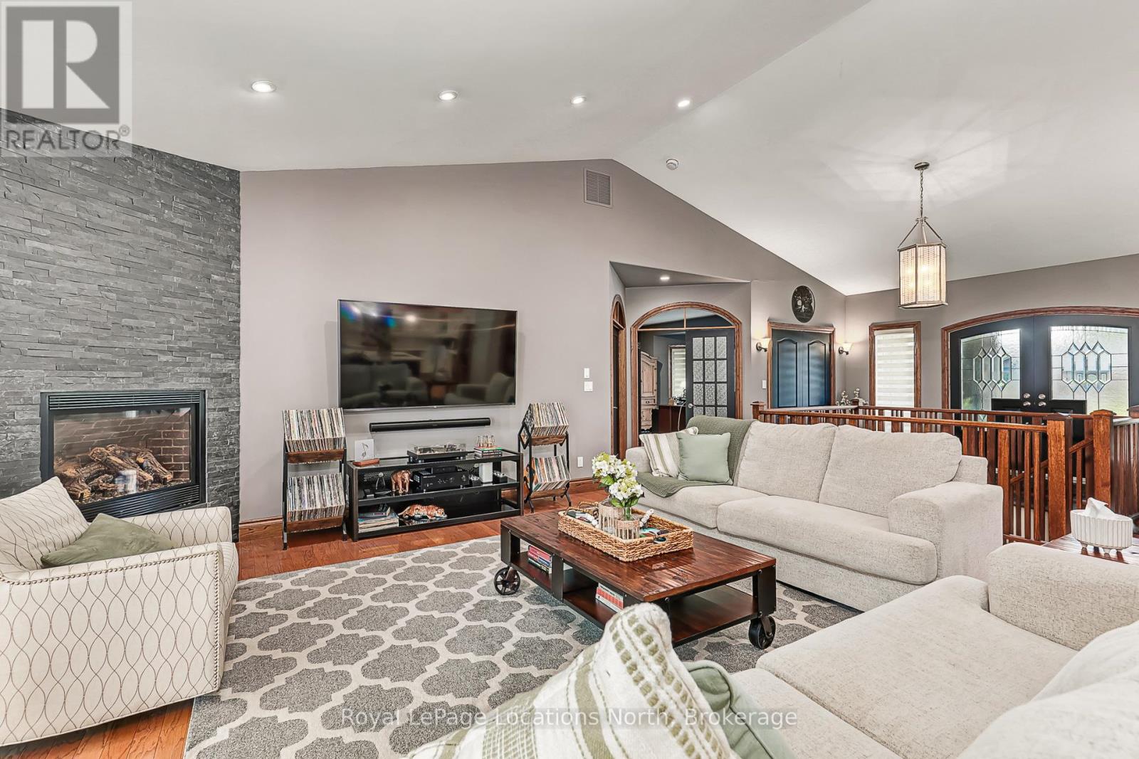 44 BLACKBURN AVENUE - 17