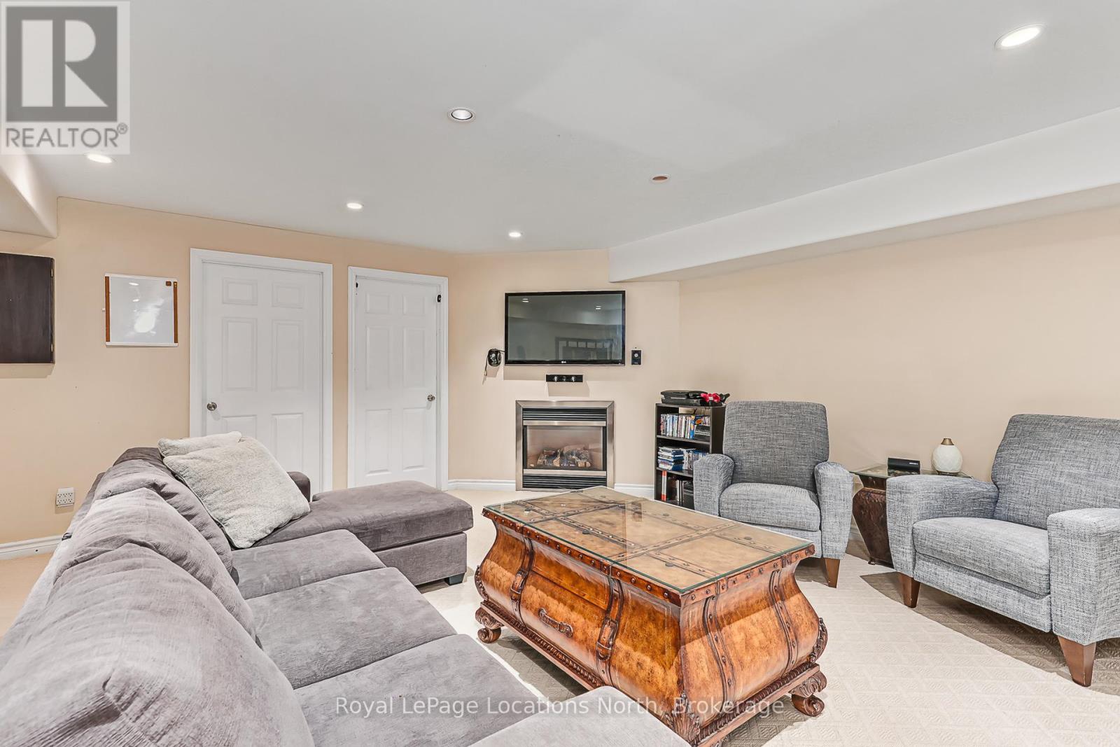 44 BLACKBURN AVENUE - 28