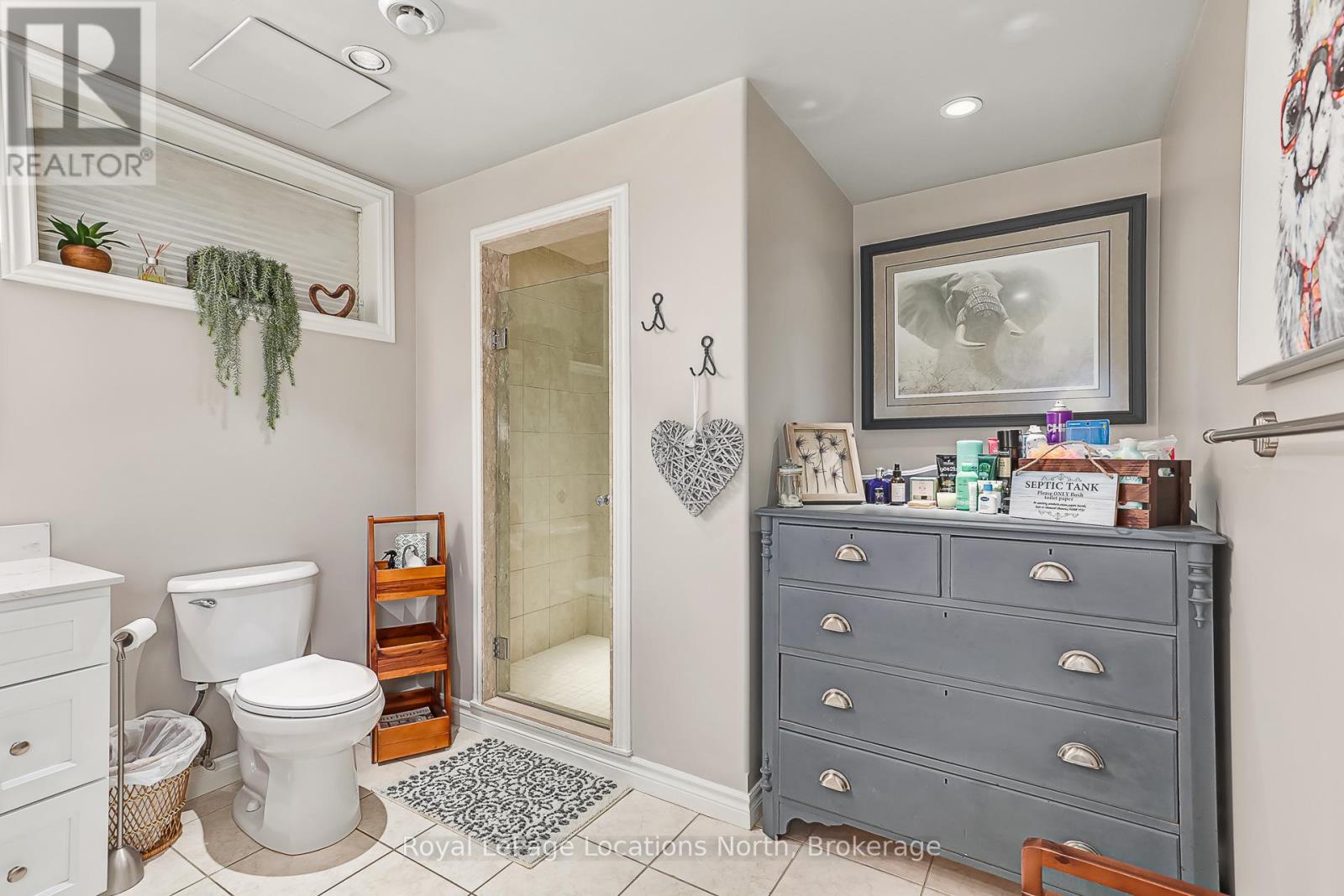 44 BLACKBURN AVENUE - 31