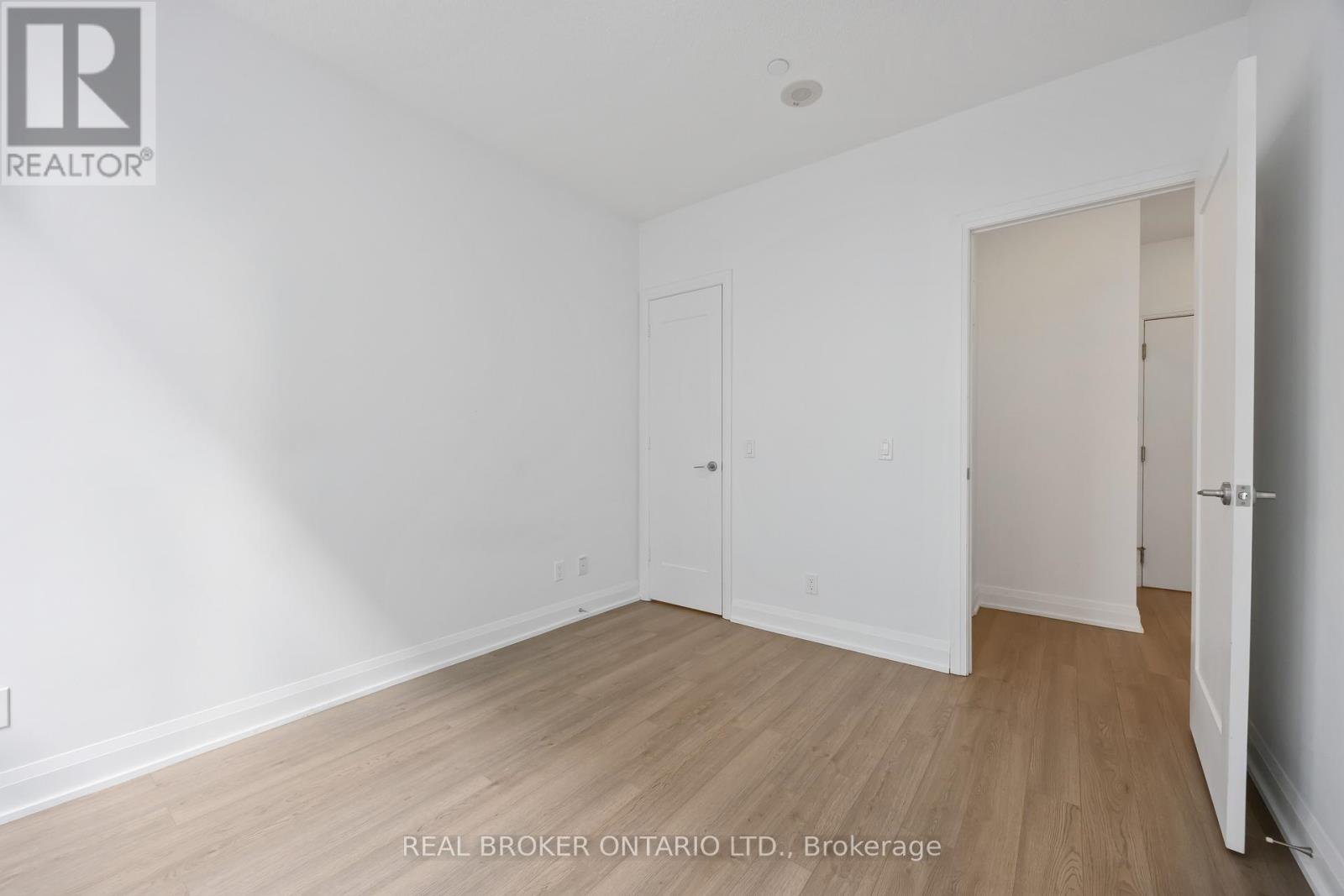 #302 56 ANNIE CRAIG DRIVE - 22