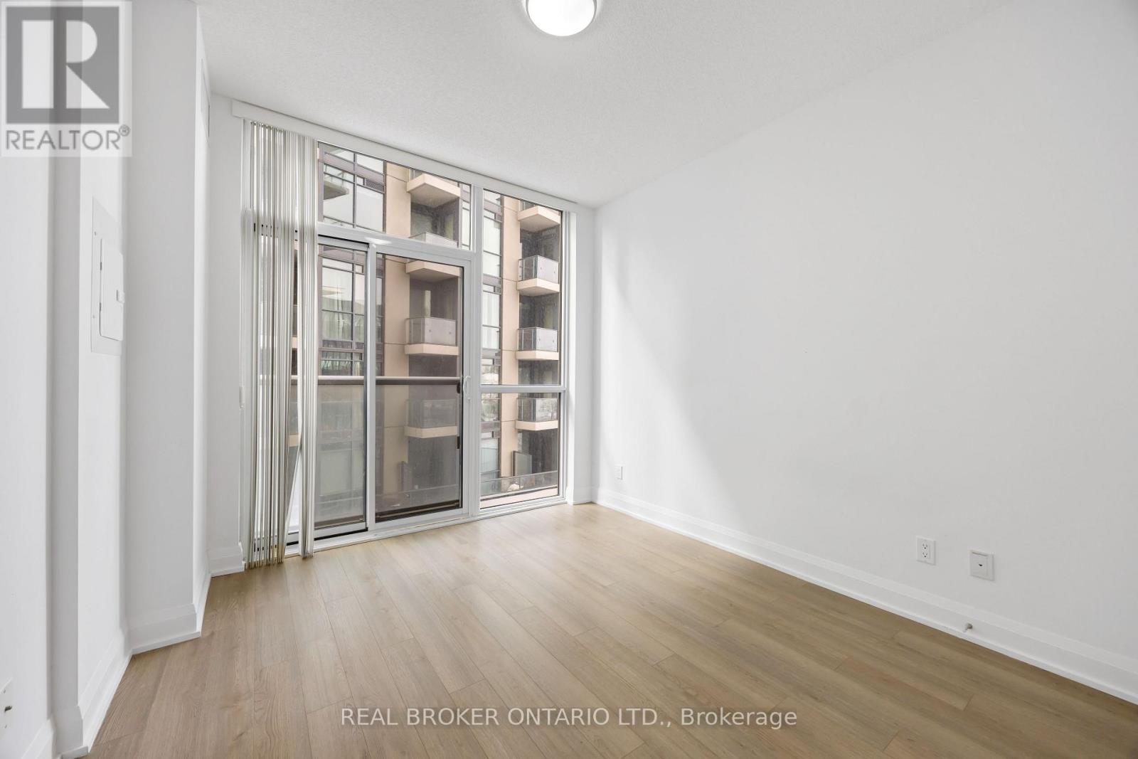 #302 56 ANNIE CRAIG DRIVE - 21