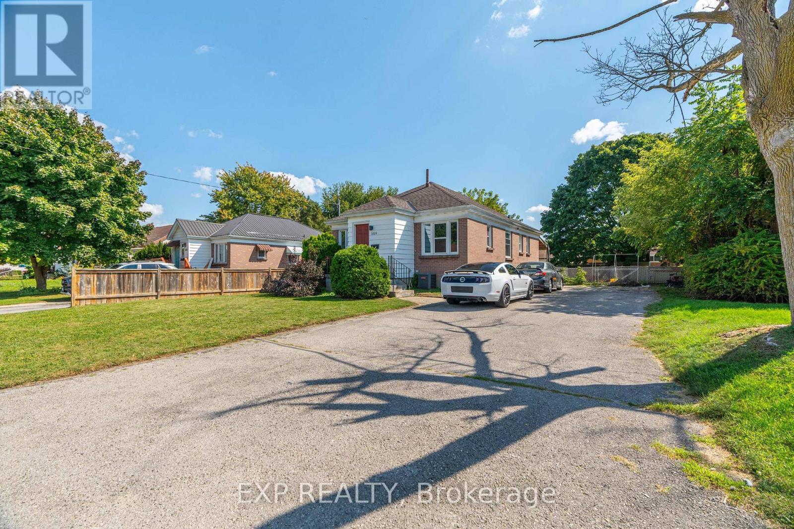 1519 HOWLAND AVENUE - 1