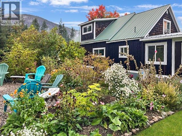602 Slocan Street - 1