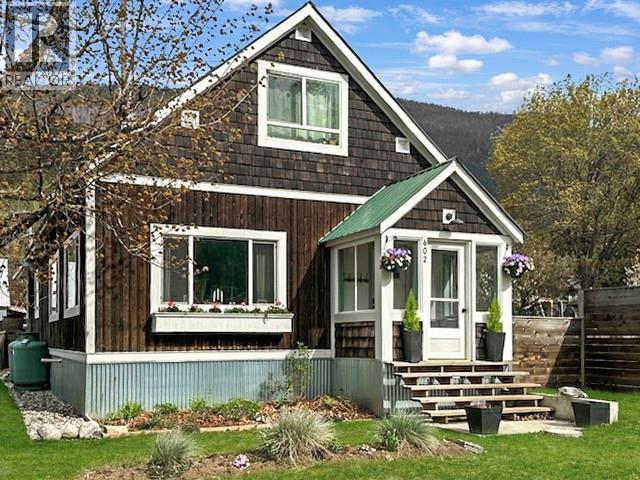 602 Slocan Street - 2