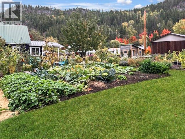 602 Slocan Street - 38