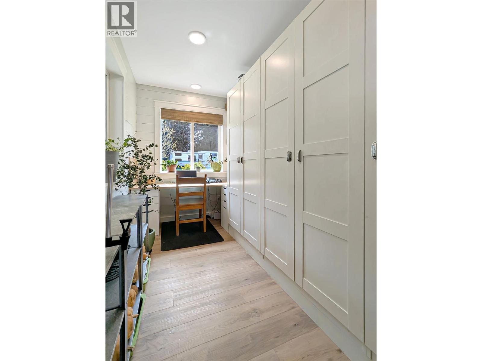602 Slocan Street - 23