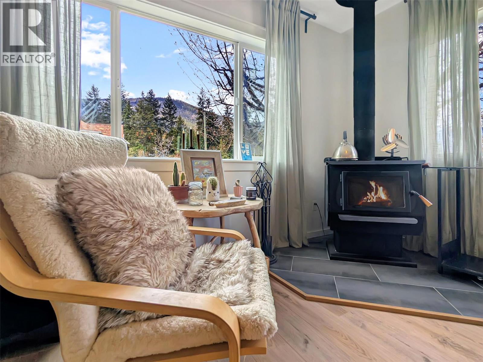 602 Slocan Street - Image 10